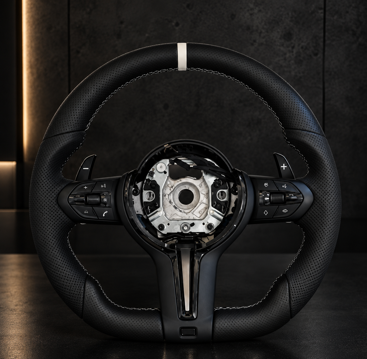 Volante BMW M Cuero Perforado Franja Blanca
